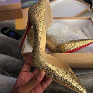 Stunning Christian Louboutin gold laser cut heel. Worn 1 time. Great condition